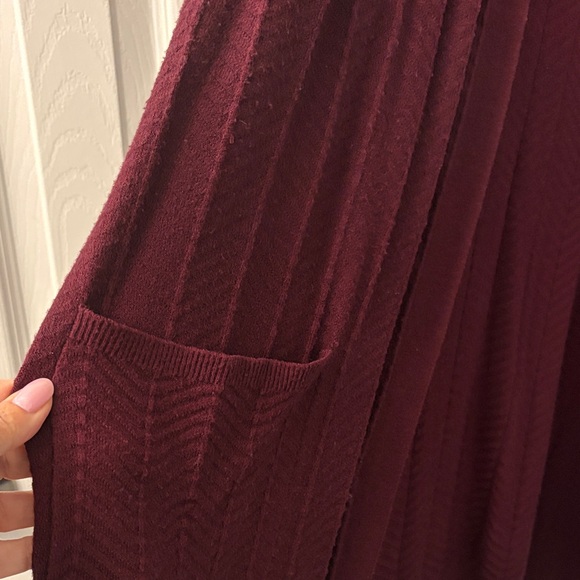 Chic Maroon Turtleneck Sweater - Picture 2 of 4